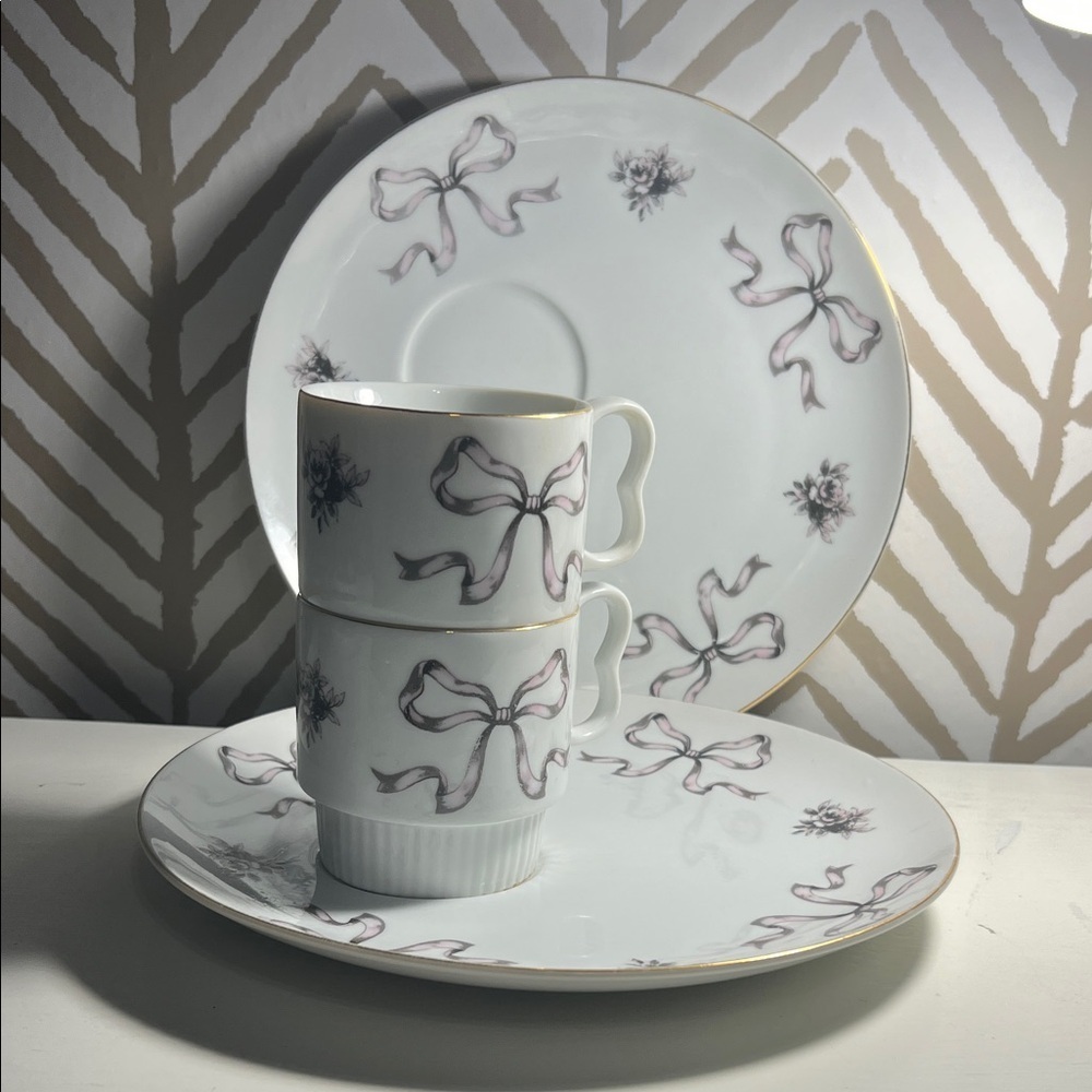 Chic White and Gold Bow Tea Set